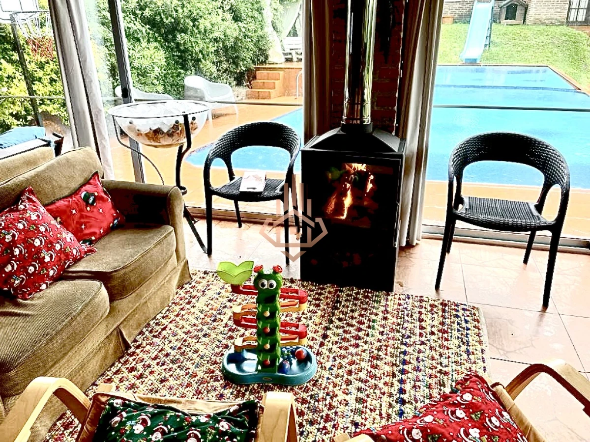 Alquiler de Temporada Casa 4 dormitorios y piscina climatizada a 500 metros del mar