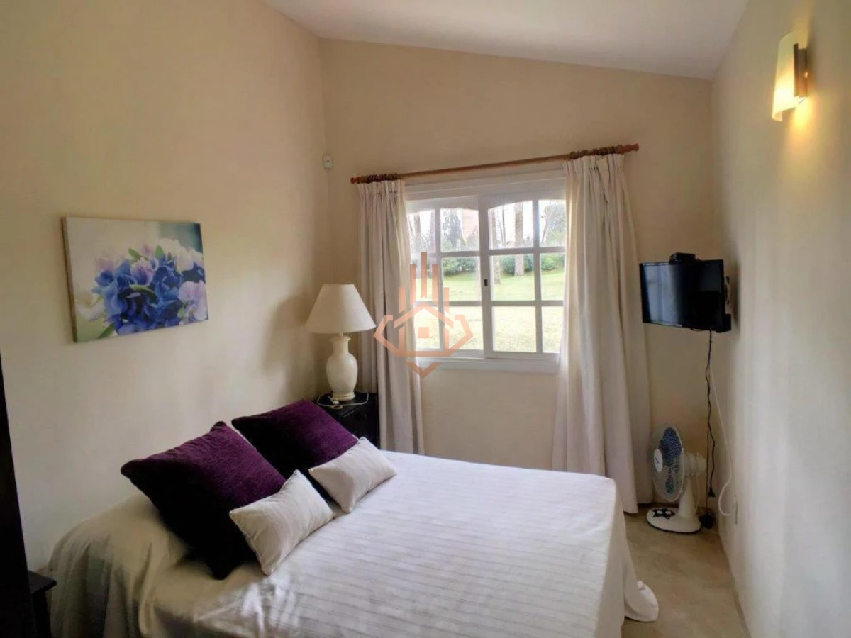 Casa en Venta Manzana Completa, 6 Dormitorioscon Proyecto Aprobado de Condo Hotel Barrio Mansa