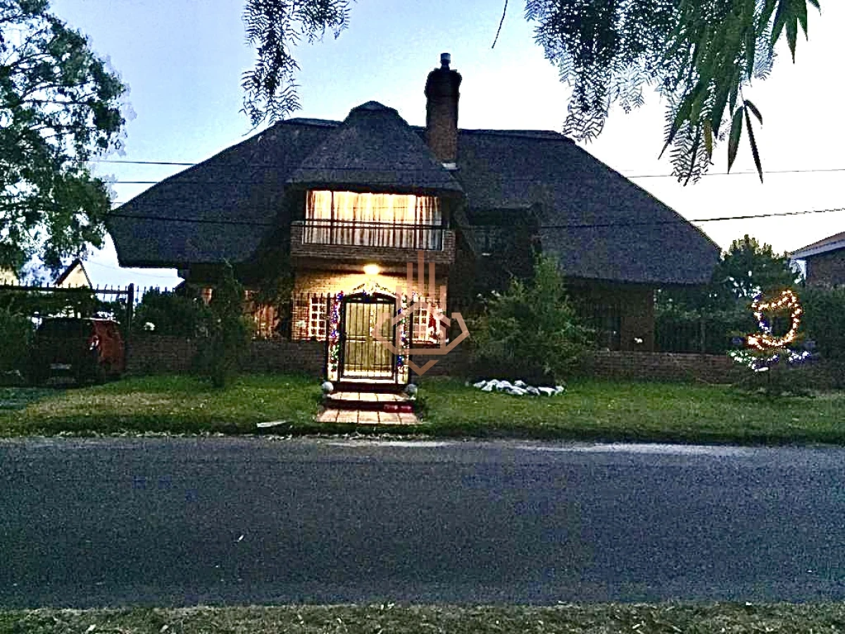 Alquiler de Temporada Casa 4 dormitorios y piscina climatizada a 500 metros del mar