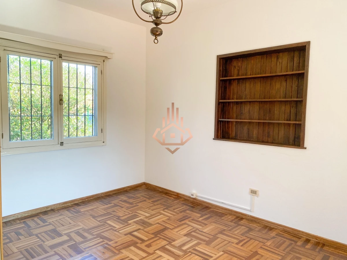 Alquiler Anual Casa de 4 dormitorios + 2 BaÃ±os.