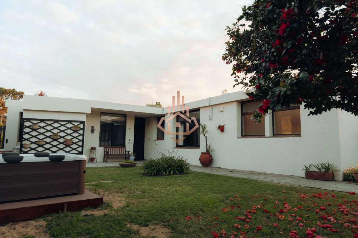 Casa exclusiva en Punta del Este - Playa Mansa