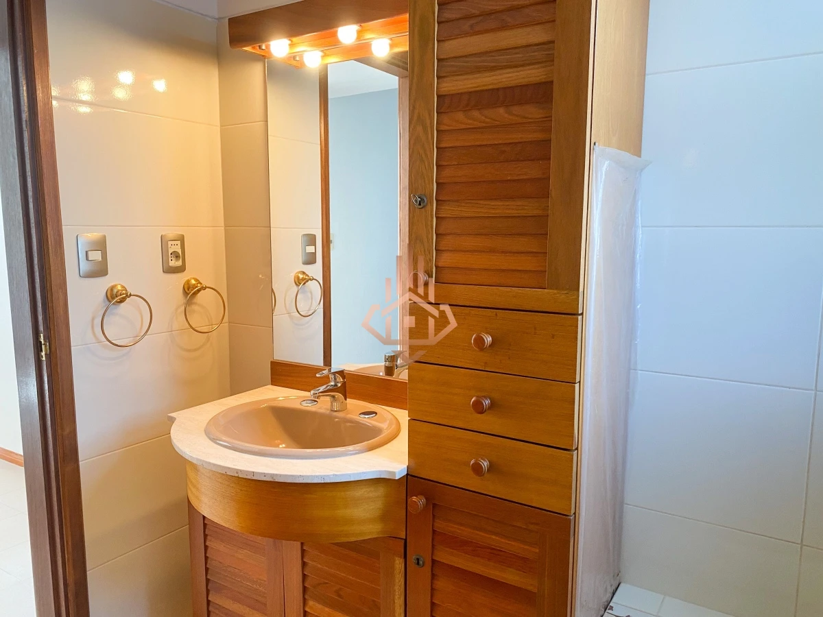 Alquiler Anual Casa de 4 dormitorios + 2 BaÃ±os.