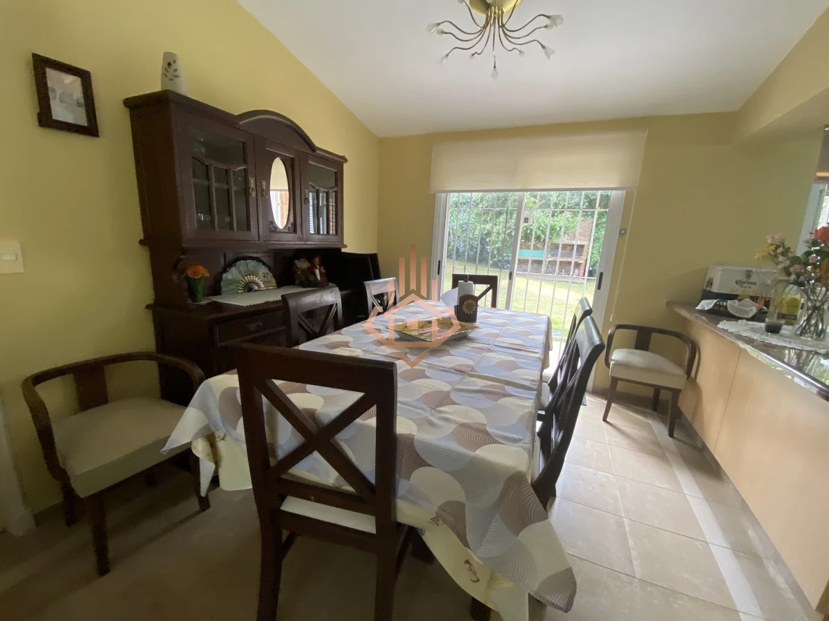 Alquiler temporal casa a 6 cuadras de la playa de 3 dormitorios.