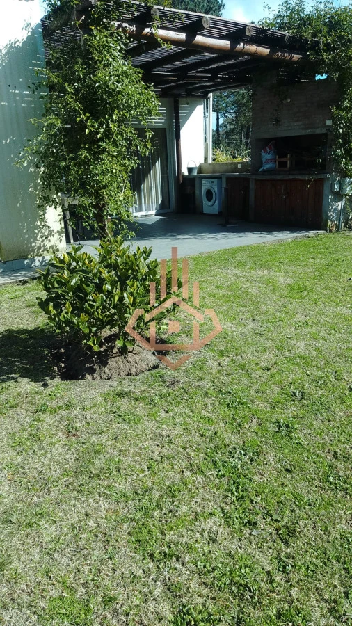 Se Alqula Casa de 2 Dormitorios y Dos Baños en la Barra