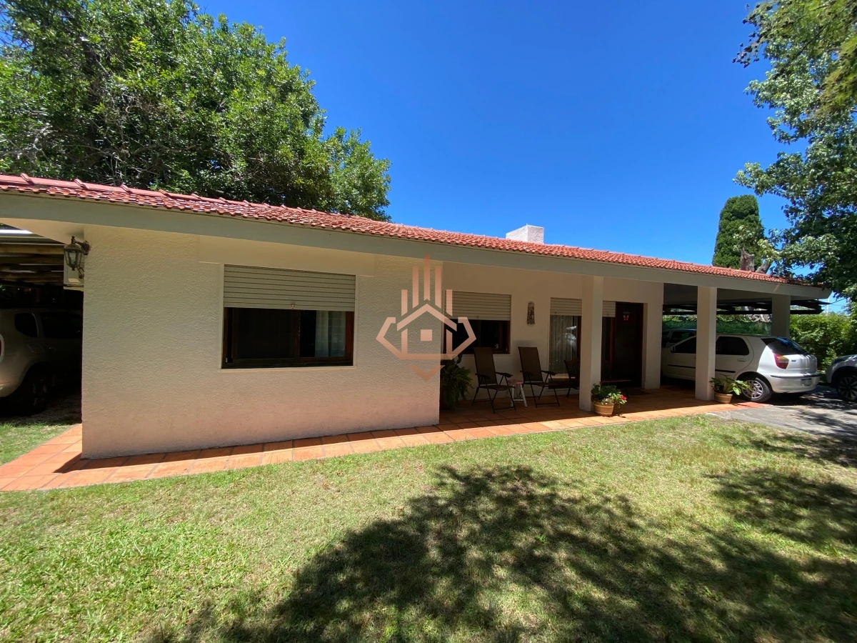 Casa en Alquiler Anual 3 dormitorios+ 1 suite.