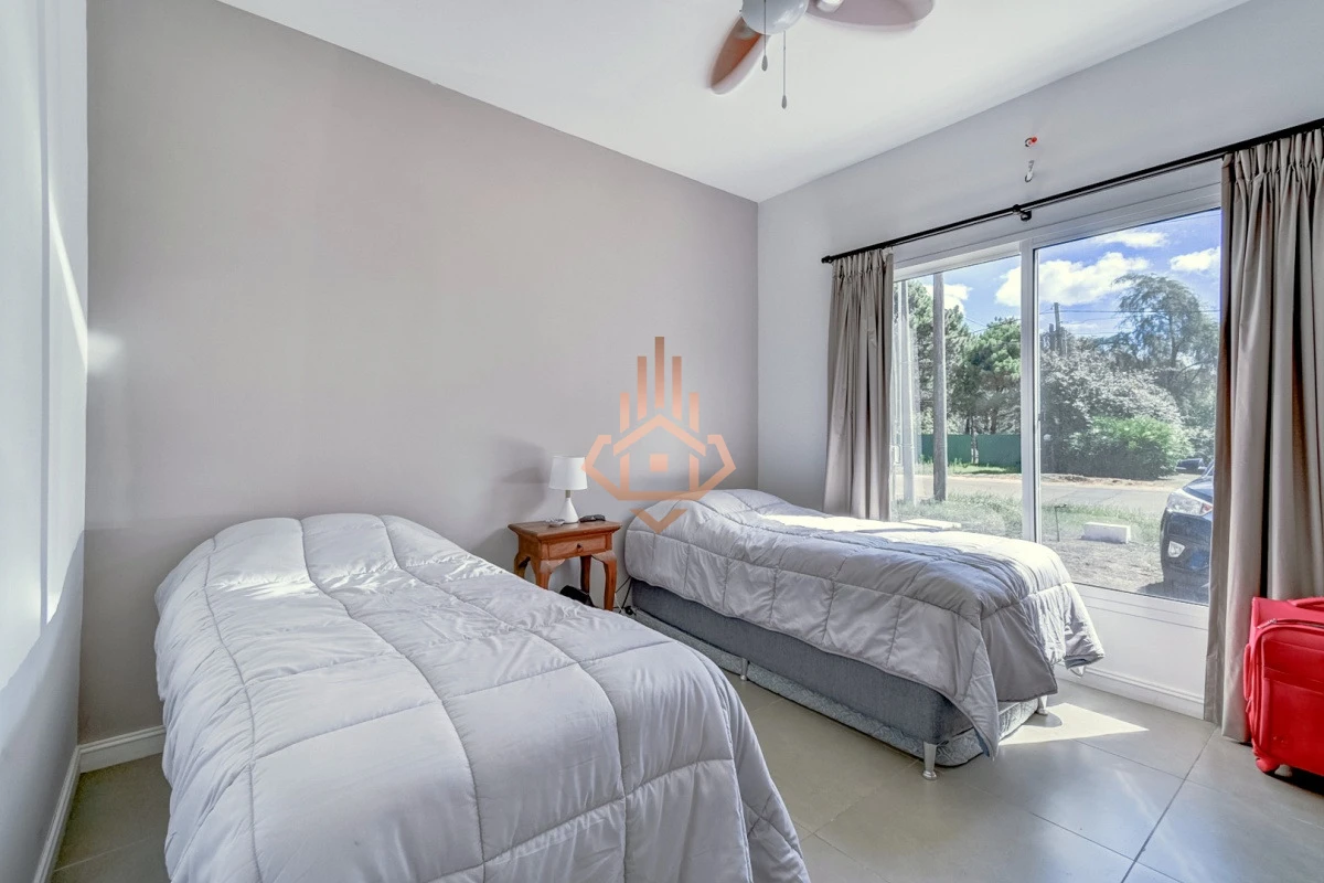 Se Alqula Casa de 2 Dormitorios y Dos Baños en la Barra