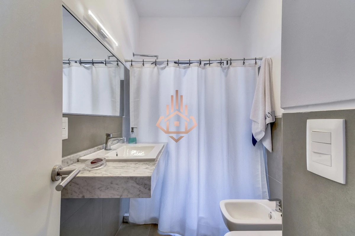 Se Alqula Casa de 2 Dormitorios y Dos Baños en la Barra