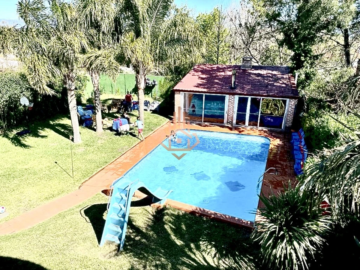 Alquiler de Temporada Casa 4 dormitorios y piscina climatizada a 500 metros del mar