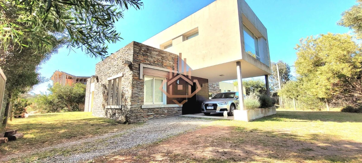Modern House with Pool - Photo 1