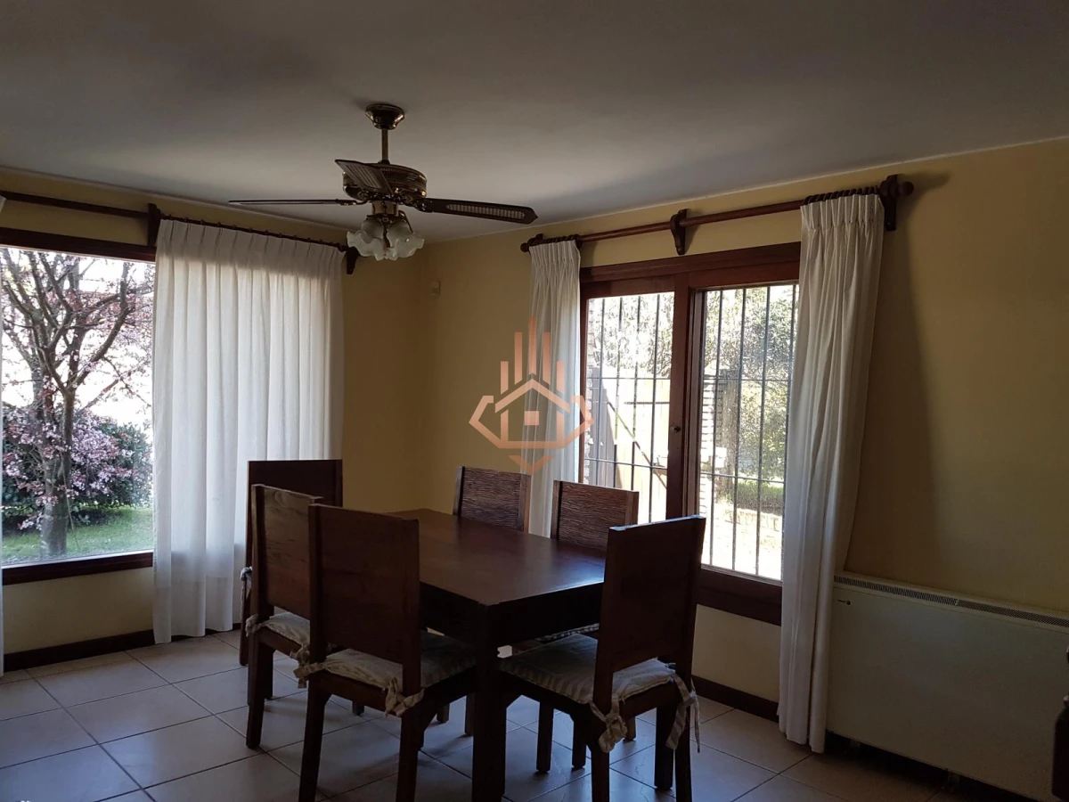 Casa en Alquiler Super Comoda y Completa en Jardines de Cordoba, 3 Cuartos, 4 Baños, Yacuzzy. Piscina, Juegos para Niños