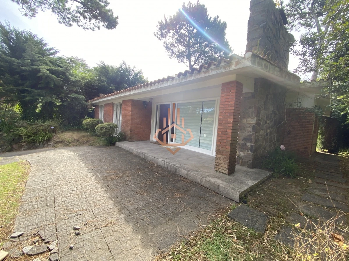 Alquiler temporal casa a 6 cuadras de la playa de 3 dormitorios.