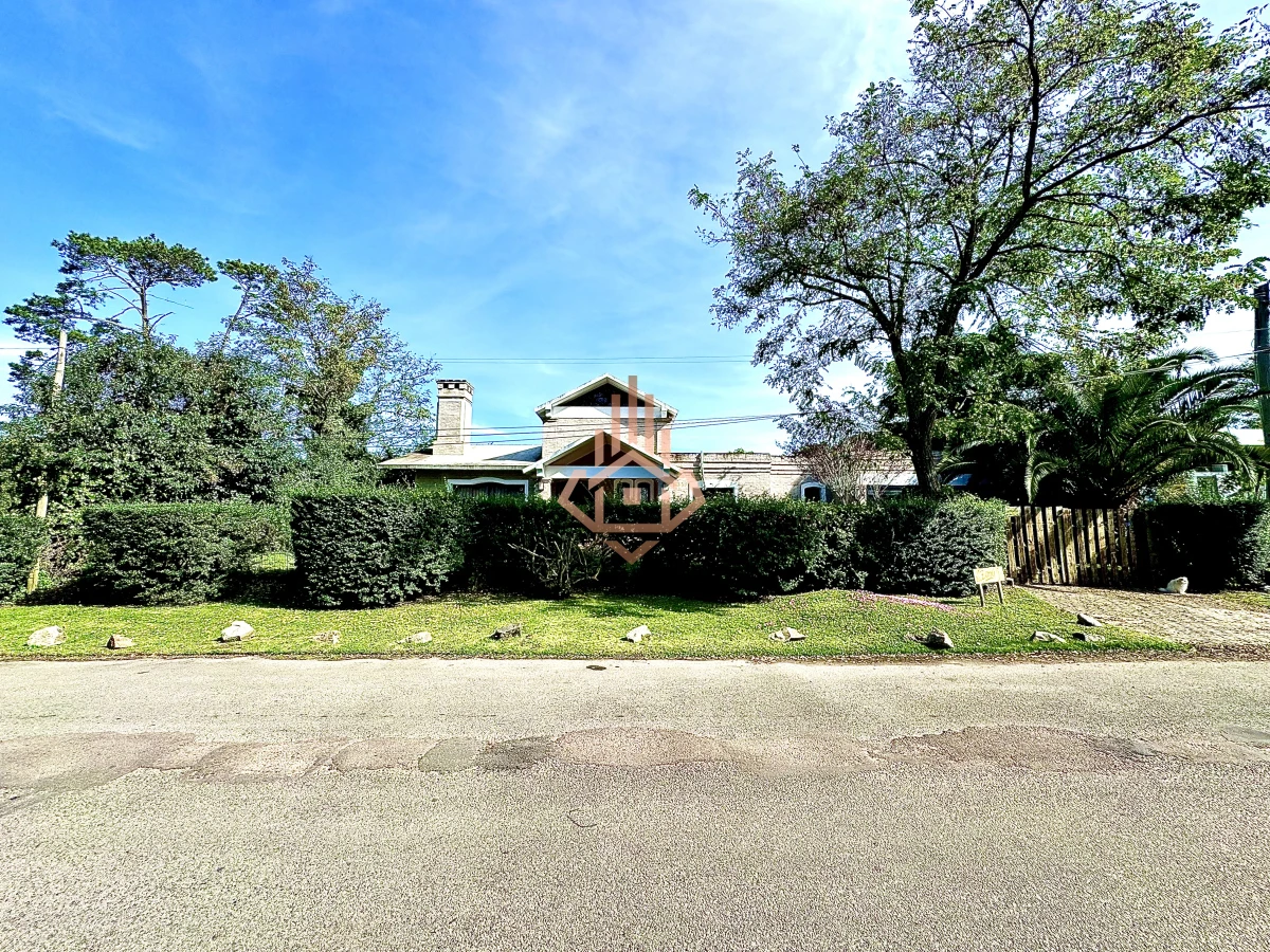 Annual rental of a 4-bedroom house, near the school. - Photo 5