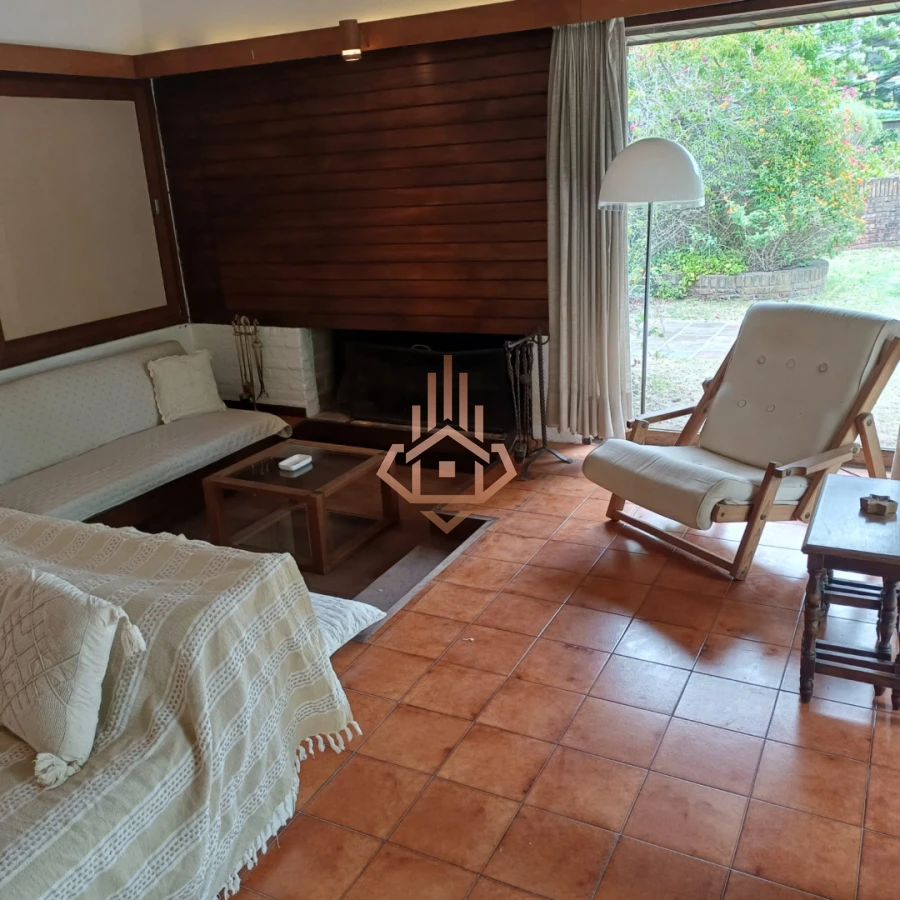 VENDO 4 Dormitorios mas servicio, piscina, barbacoa cerrada, excelente ubicación colegios - Foto 4