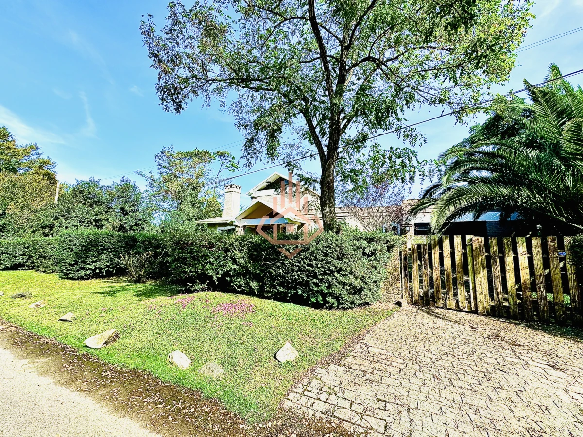 Annual rental of a 4-bedroom house, near the school. - Photo 4