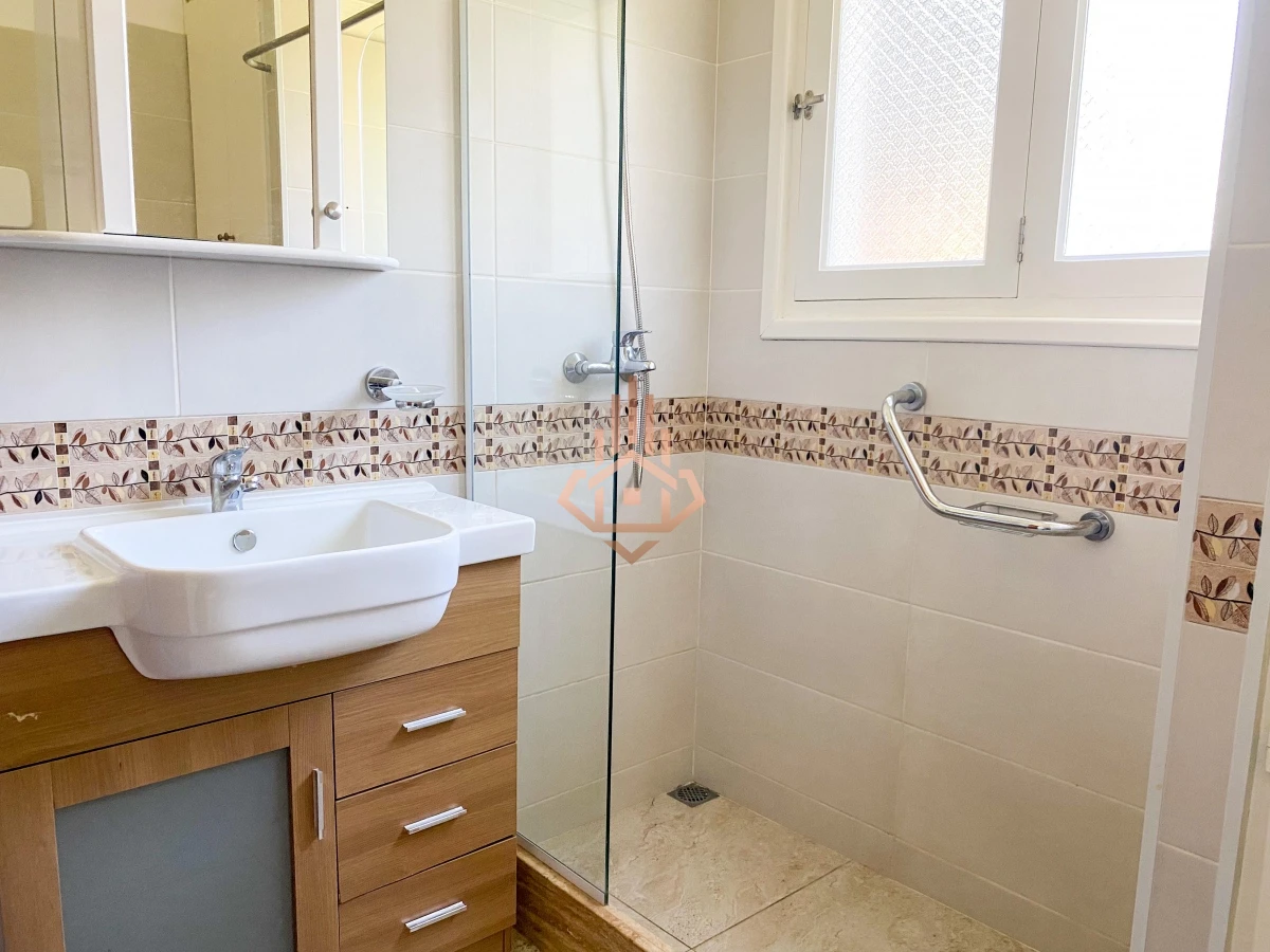 Alquiler Anual Casa de 4 dormitorios + 2 BaÃ±os.