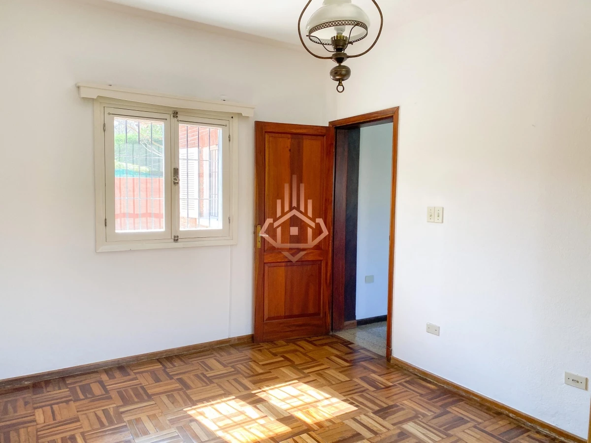 Alquiler Anual Casa de 4 dormitorios + 2 BaÃ±os.