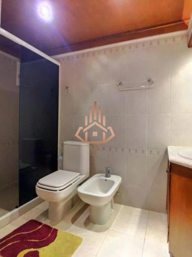 Casa en Venta Manzana Completa, 6 Dormitorioscon Proyecto Aprobado de Condo Hotel Barrio Mansa