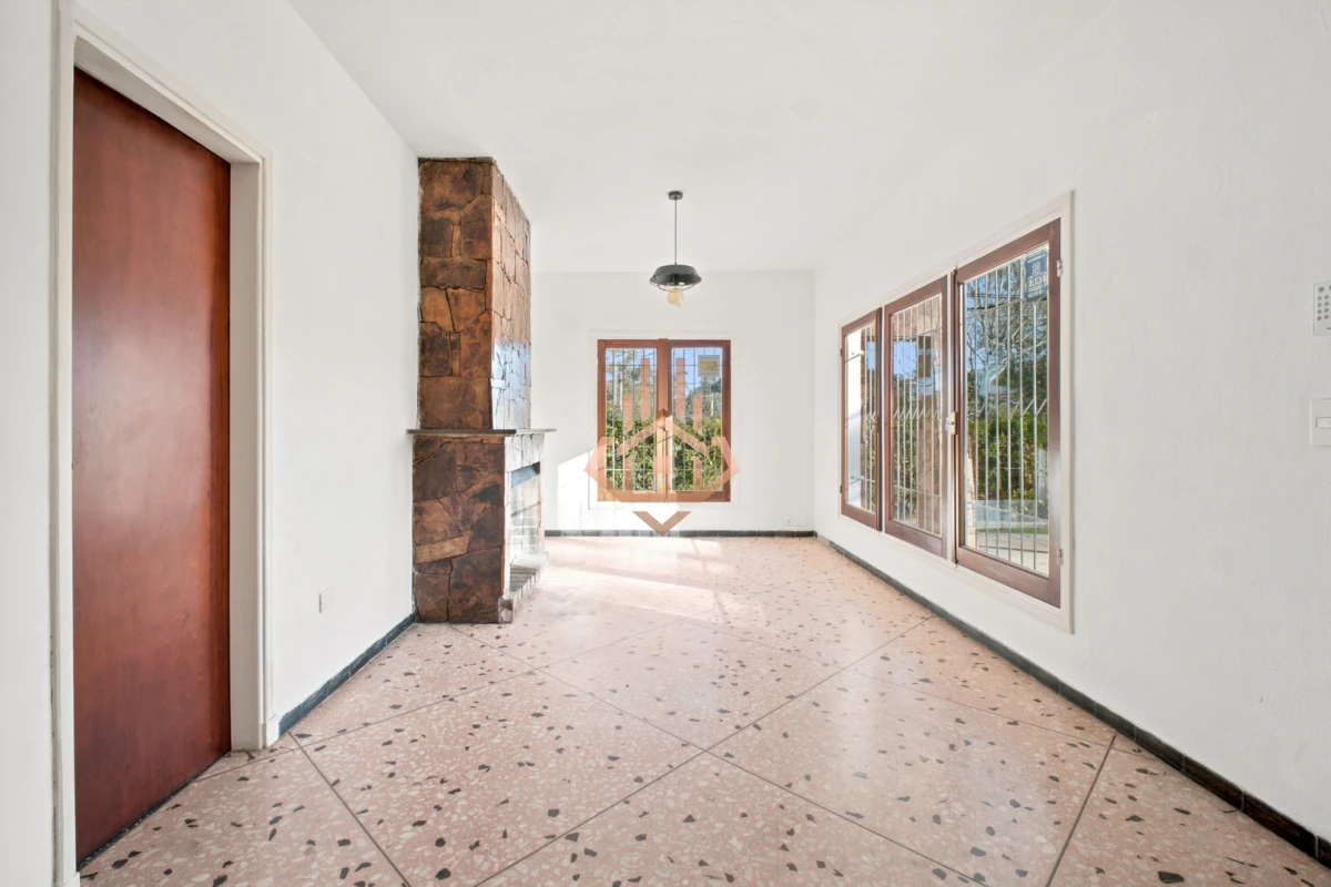 Casa in vendita con 2 camere da letto vicino alla spiaggia di Mansa e ai servizi. - Foto 4