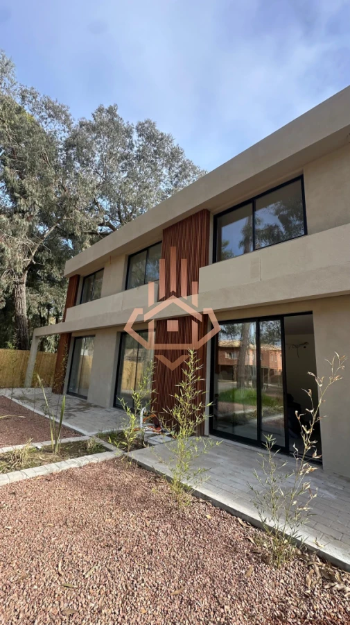 Residencia de Lujo en Barrio Privado de Solanas: Confort, Privacidad y Estilo Todo el Año - Foto 1