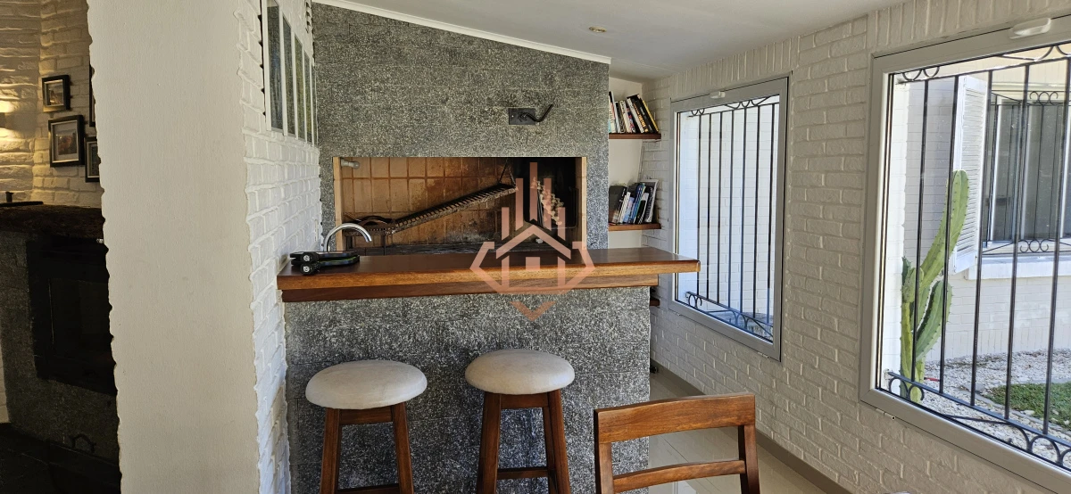 Se Alquila en Country Casa de 5 Cuartos y 4 Baños