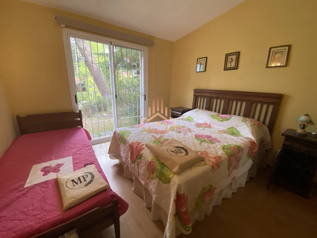 Alquiler temporal casa a 6 cuadras de la playa de 3 dormitorios.