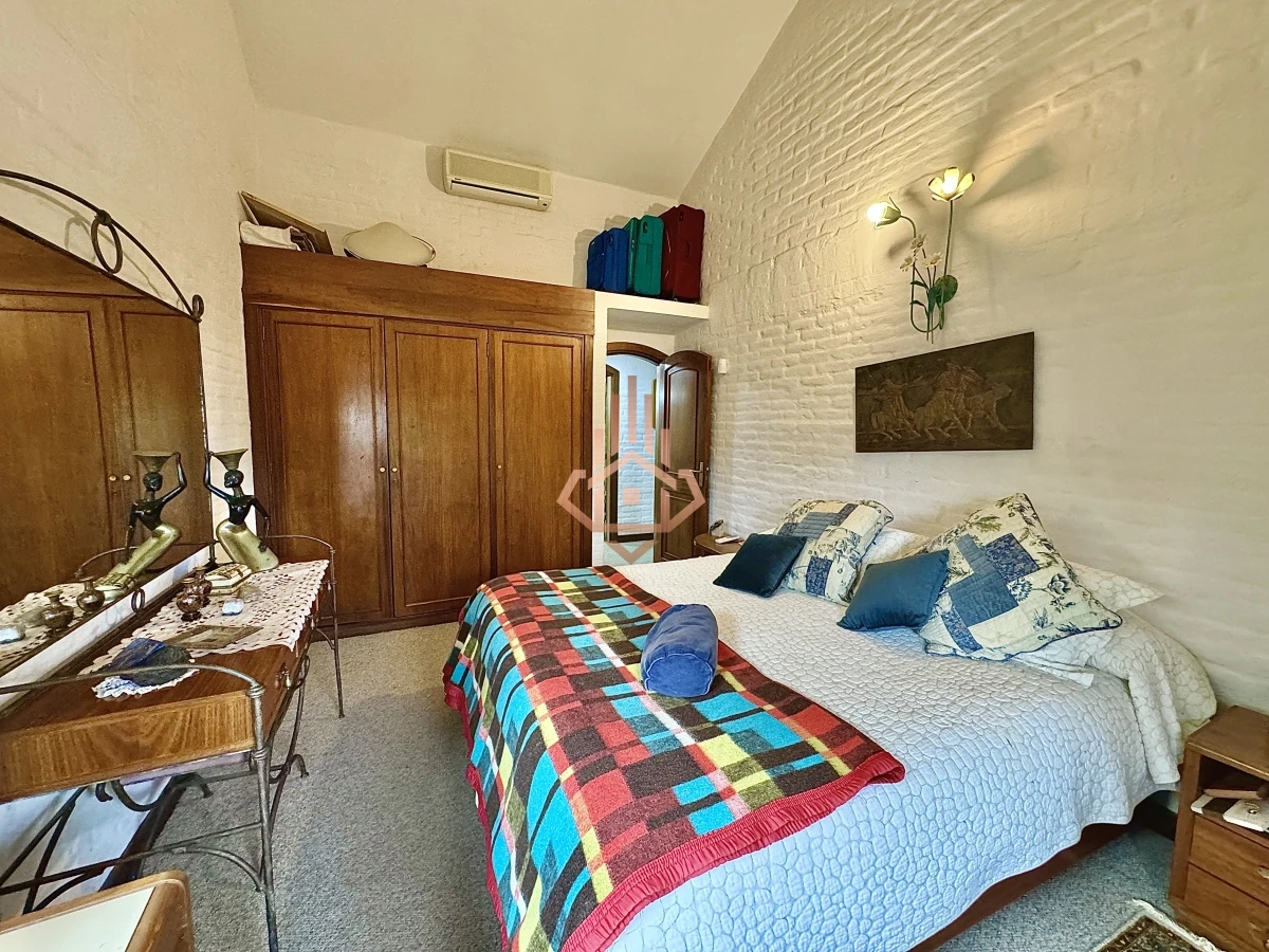 Casa, Venta 4 dormitorios mas dependencia, 2 master suite, Piscina, 1 cuadra de la playa Masa, Punta del Este.