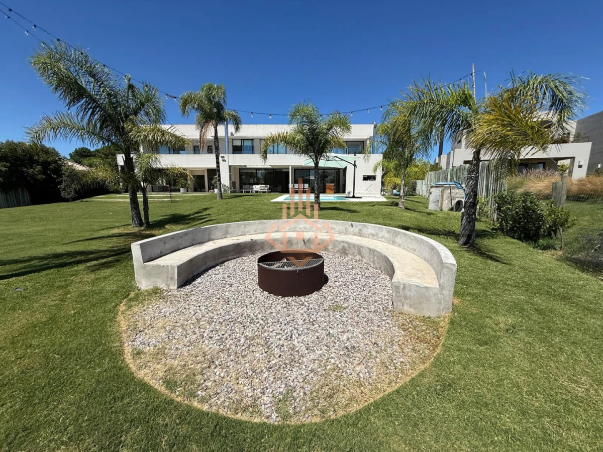 Venta de Espectacular Casa de 4 Dormitorios en Viñedos de la Tahona