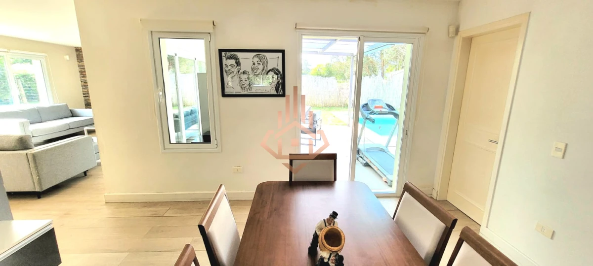 Casa Moderna con Piscina