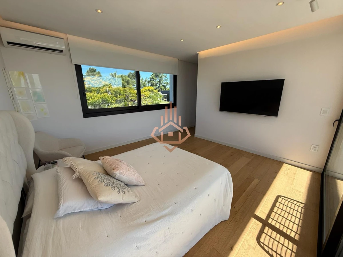 Venta de Espectacular Casa de 4 Dormitorios en Viñedos de la Tahona