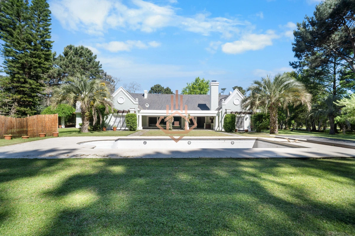 Venta de casa de lujo “La Esmeralda” Pinares, Parque Burnett