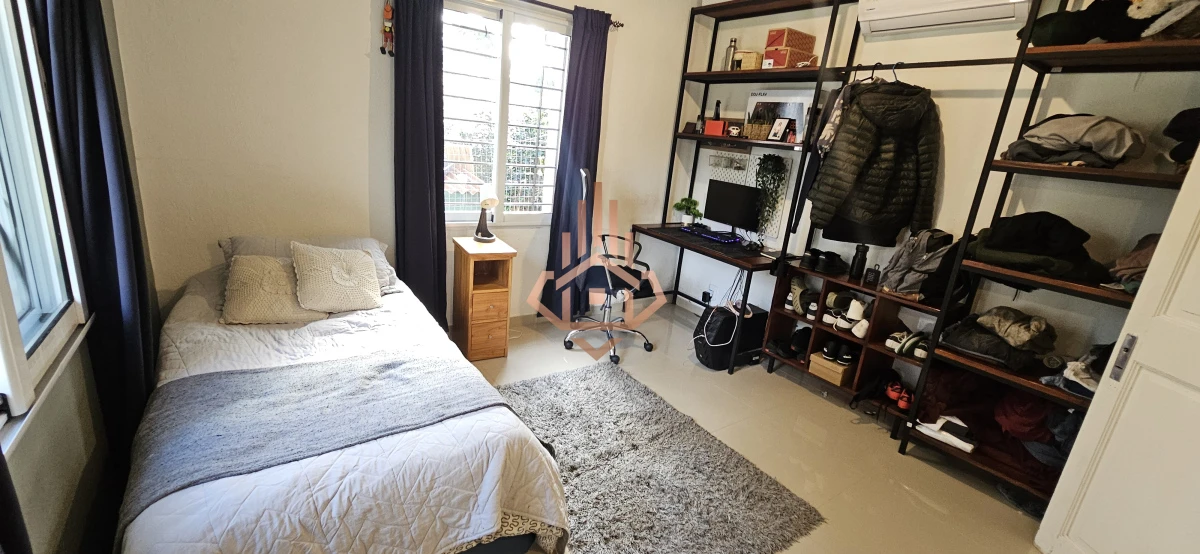 Se Alquila en Country Casa de 5 Cuartos y 4 Baños