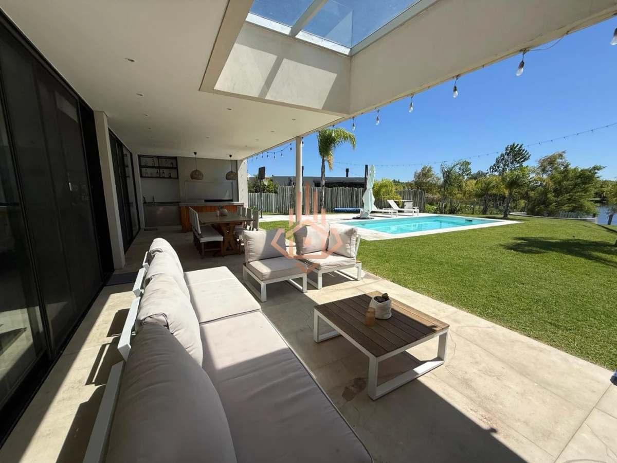 Venta de Espectacular Casa de 4 Dormitorios en Viñedos de la Tahona