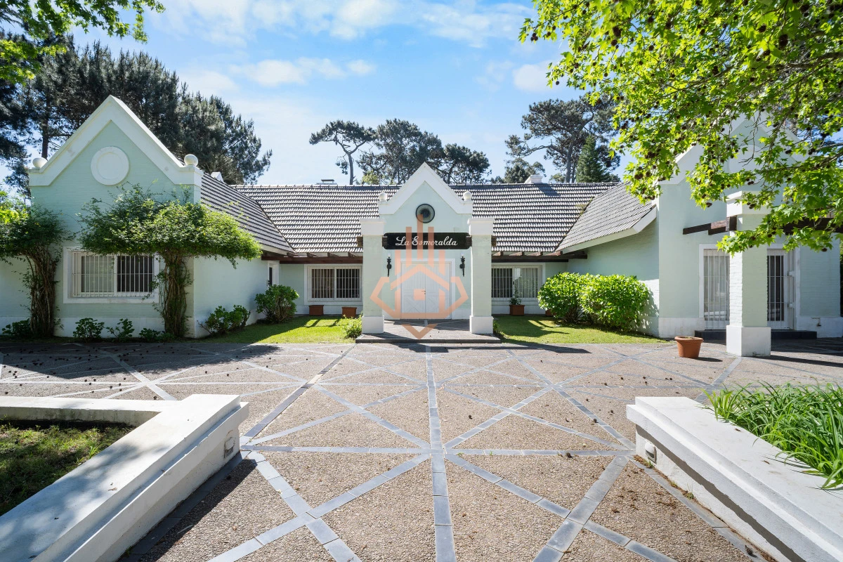 Venta de casa de lujo “La Esmeralda” Pinares, Parque Burnett