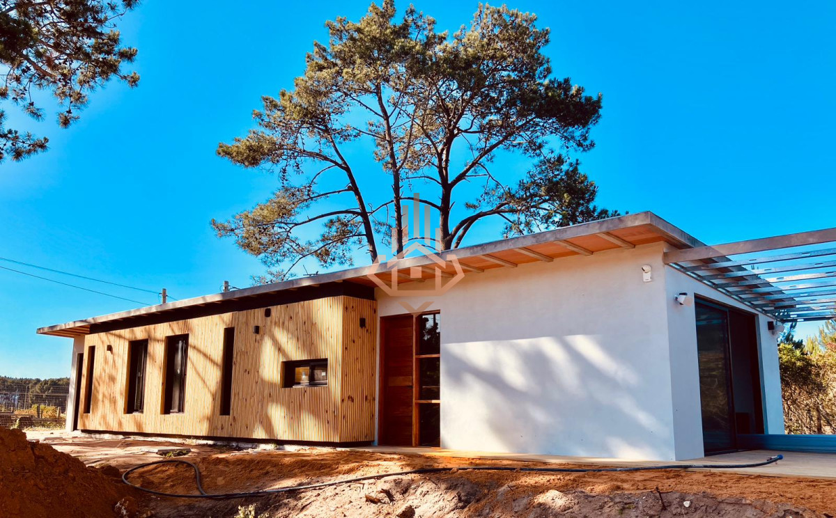 casa en venta en club del lago. punta ballena. a estrenar, construcción tradicional - lux13c
