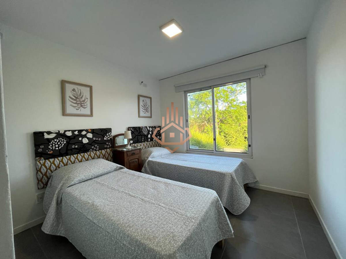 Venta Casa de 3 dormitorios, 2 baÃ±os y en suite,  zona Colegios.