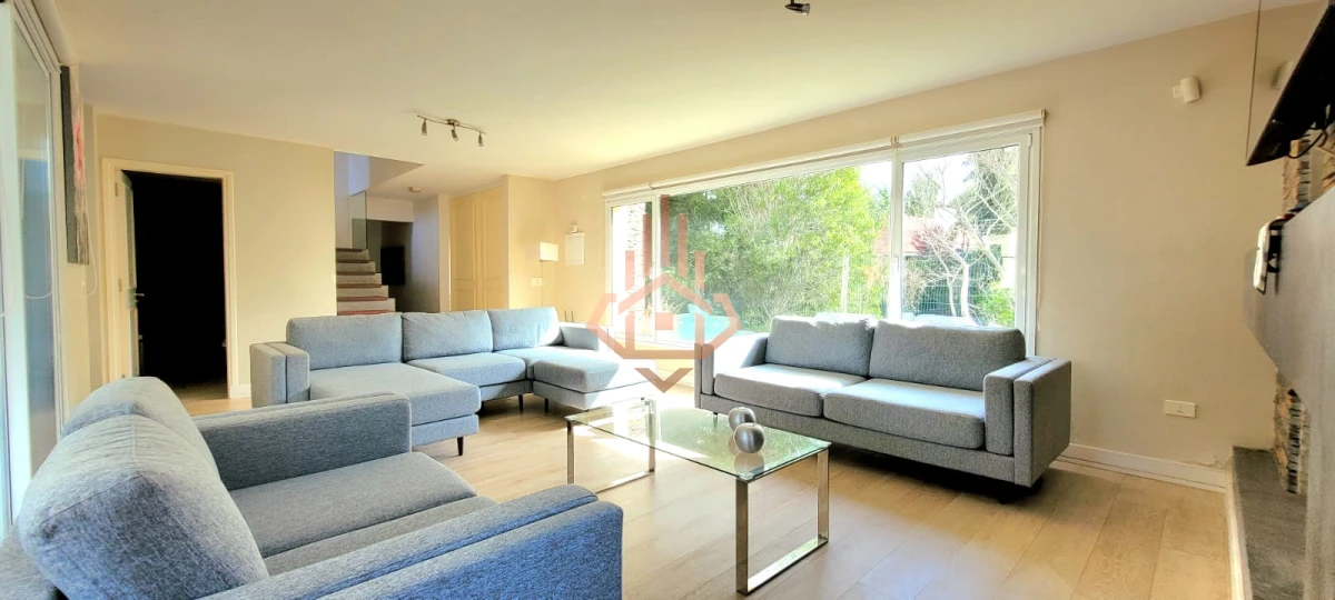 Casa Moderna con Piscina