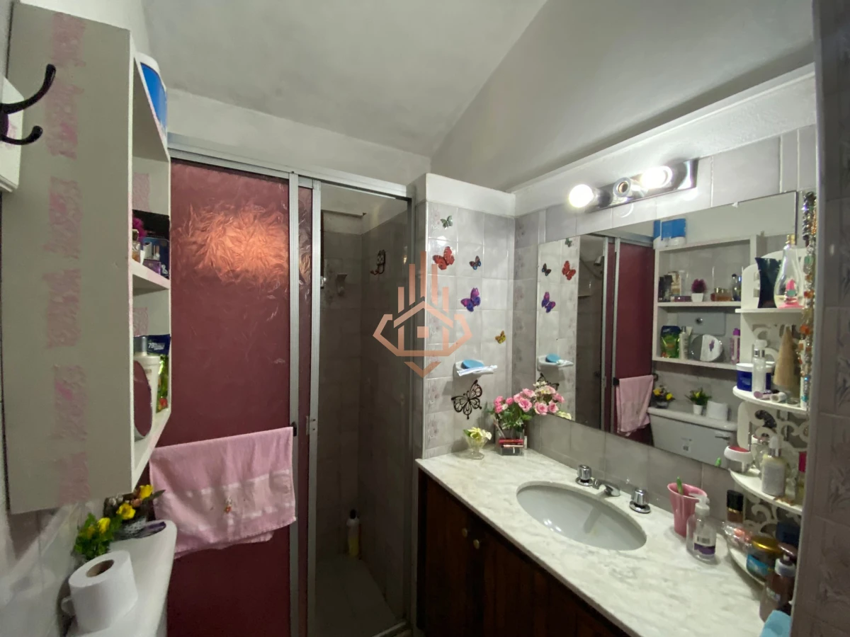 Casa en Alquiler Anual 3 dormitorios+ 1 suite.