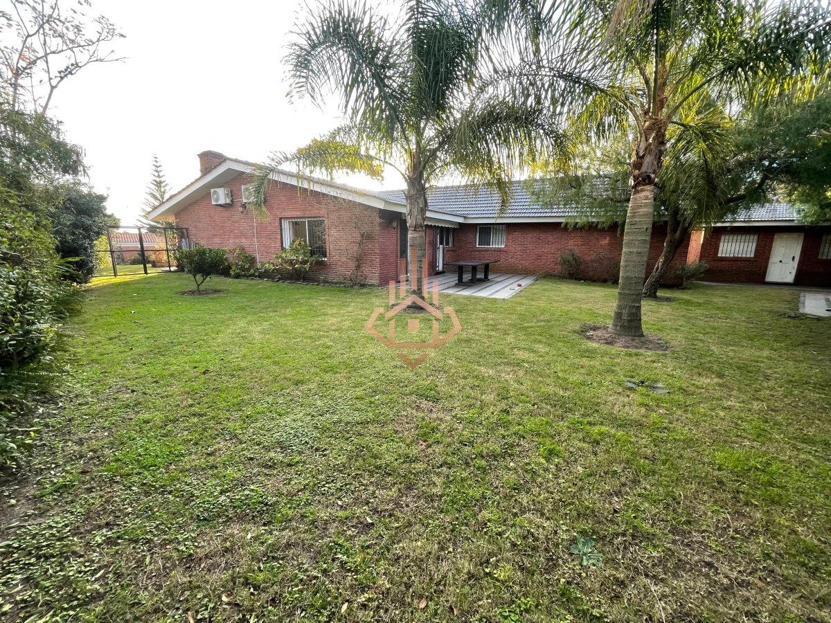 Hermosa casa en venta en Playa Mansa, Punta del este.