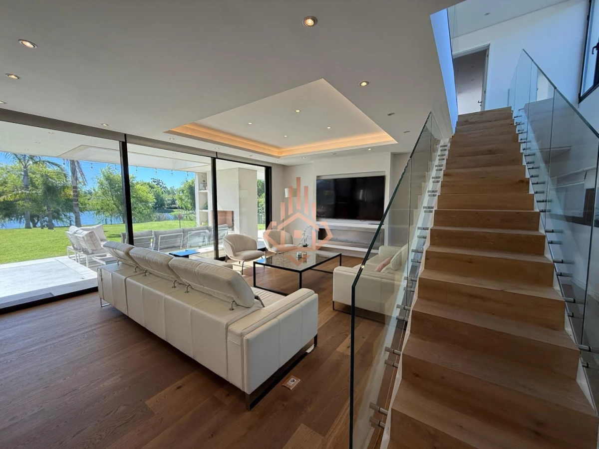 Venta de Espectacular Casa de 4 Dormitorios en Viñedos de la Tahona