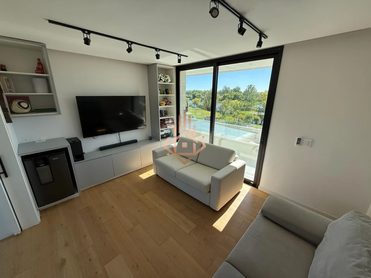 Venta de Espectacular Casa de 4 Dormitorios en Viñedos de la Tahona