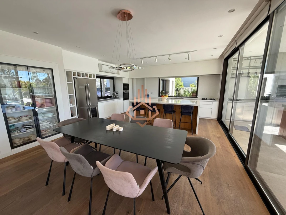 Venta de Espectacular Casa de 4 Dormitorios en Viñedos de la Tahona