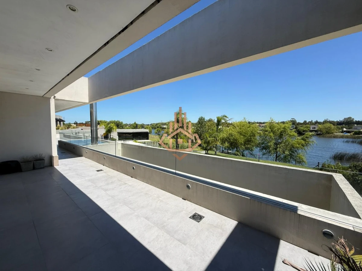 Venta de Espectacular Casa de 4 Dormitorios en Viñedos de la Tahona