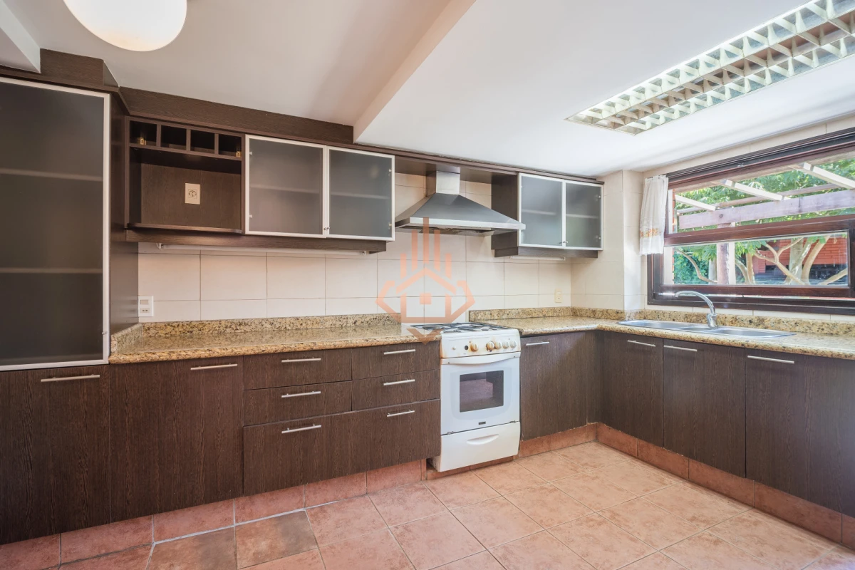 Casa en venta en B. Cantegril, zona de colegios entorno residencial