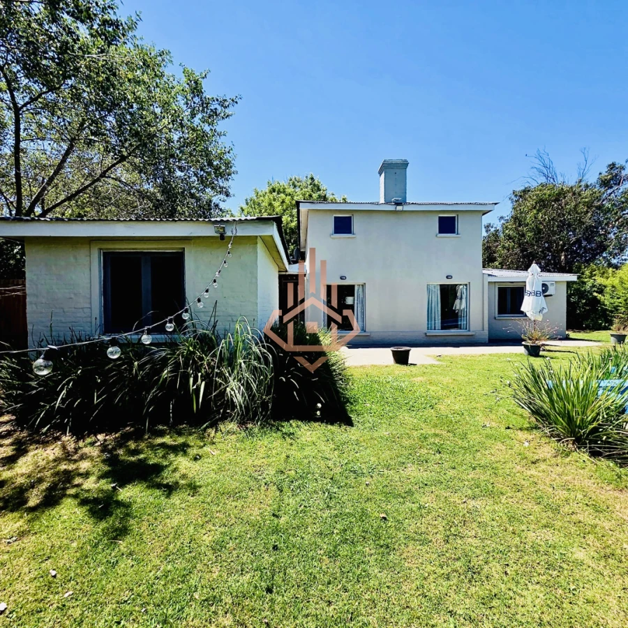 Venta casa de 4 dormitorios en la barra con piscina climatizada