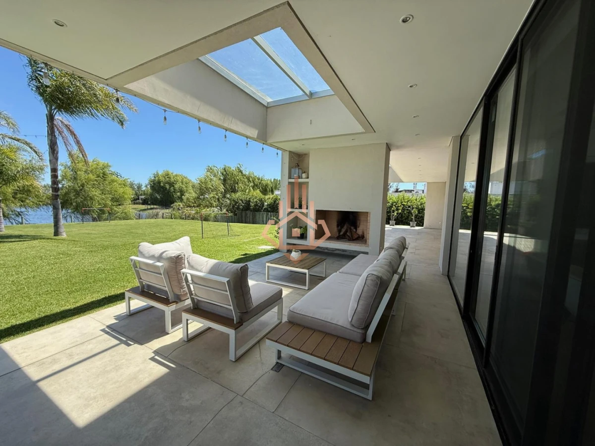 Venta de Espectacular Casa de 4 Dormitorios en Viñedos de la Tahona