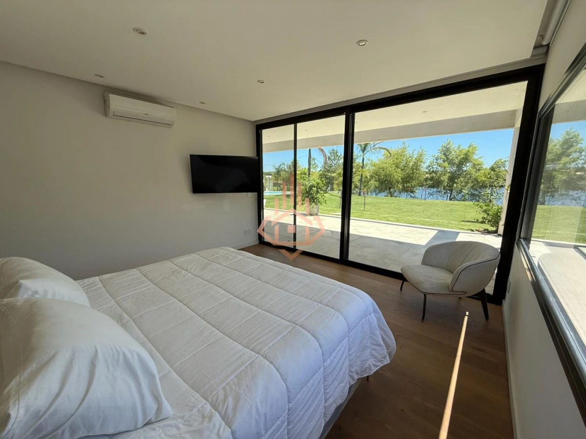 Venta de Espectacular Casa de 4 Dormitorios en Viñedos de la Tahona