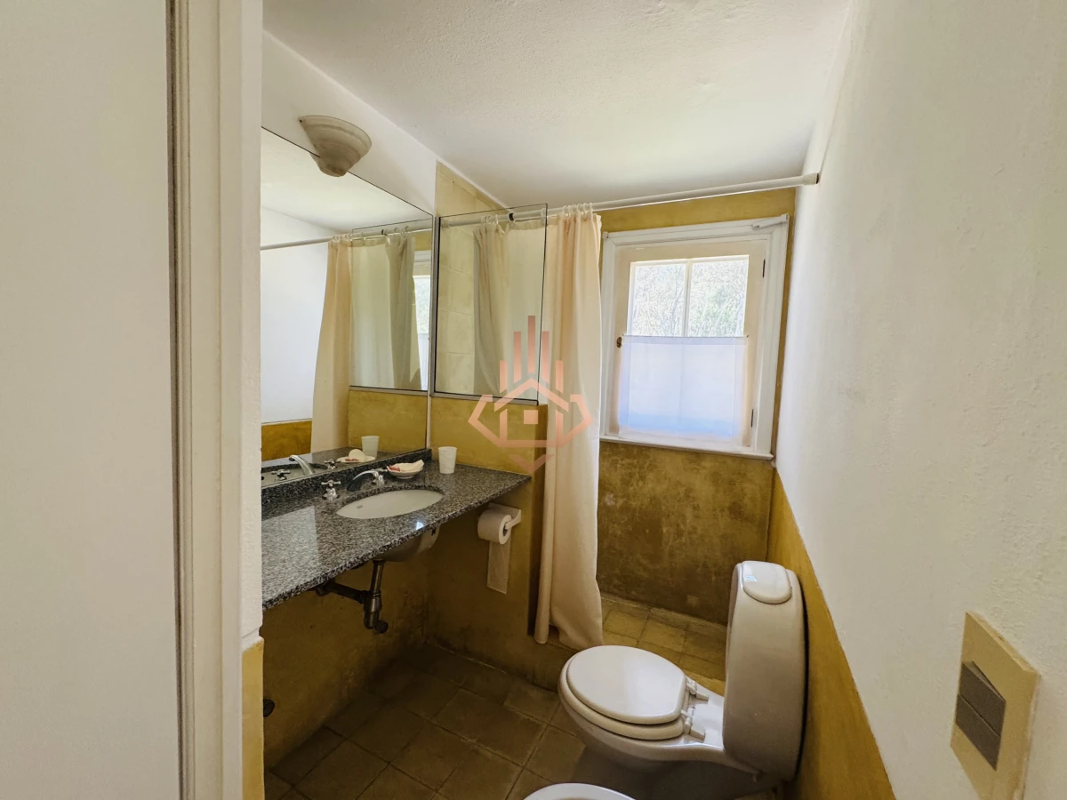 Venta casa en Barrio Privado de 5 dormitorios.