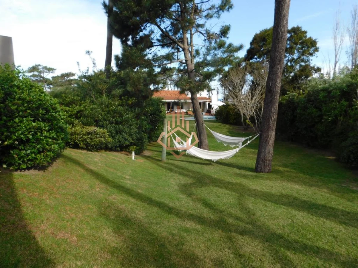 Casa en Montoya de 4 dormitorios y piscina, A pasos del Mar