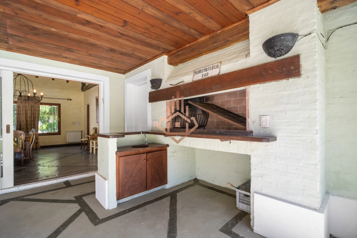 Venta de casa de lujo “La Esmeralda” Pinares, Parque Burnett