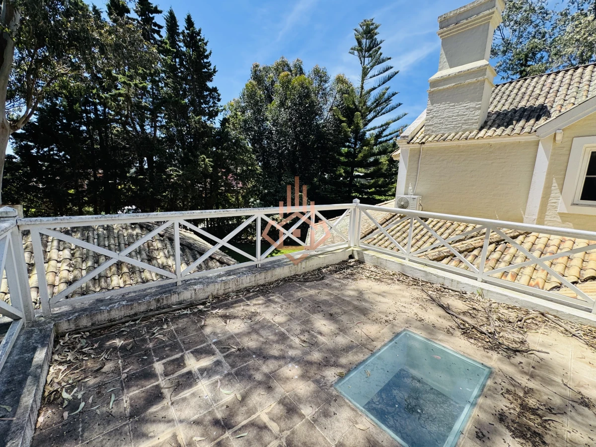 Venta casa en Barrio Privado de 5 dormitorios.